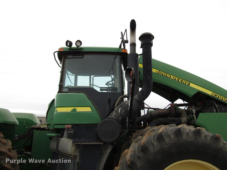 image for item DF7909 1999 John Deere 9300 4WD tractor