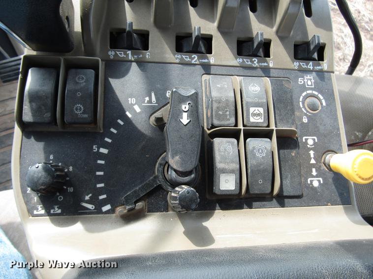 image for item DF7911 2004 Case IH MX255 MFWD tractor