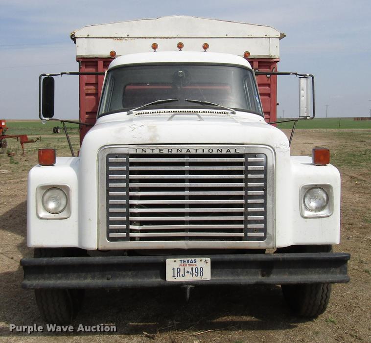 image for item DF7912 1975 International 1700 grain truck