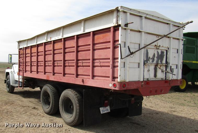 image for item DF7912 1975 International 1700 grain truck