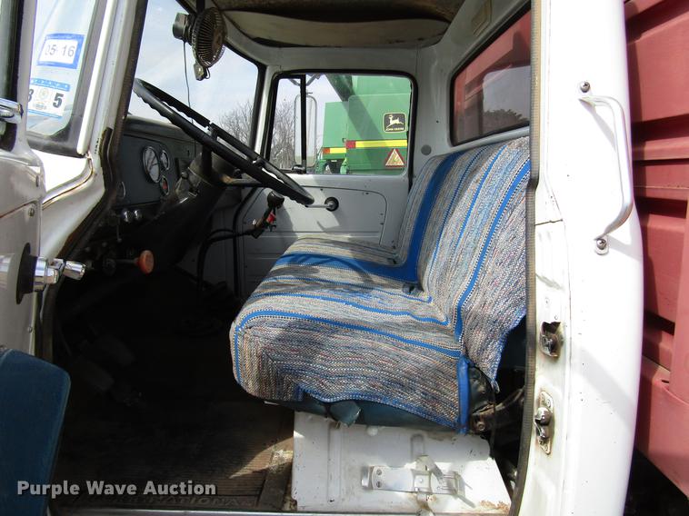 image for item DF7912 1975 International 1700 grain truck