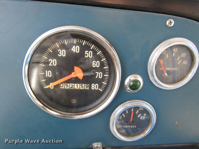 image for item DF7912 1975 International 1700 grain truck