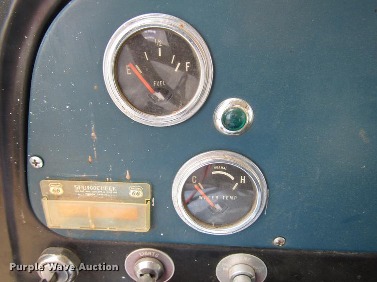 image for item DF7912 1975 International 1700 grain truck