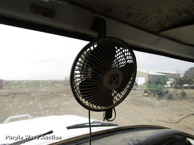 image for item DF7912 1975 International 1700 grain truck