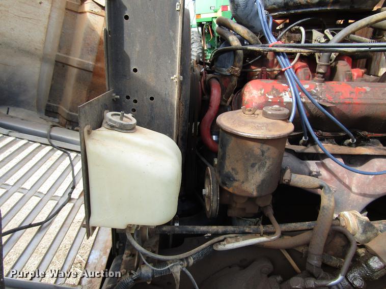 image for item DF7912 1975 International 1700 grain truck