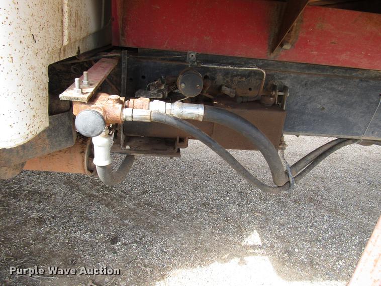 image for item DF7912 1975 International 1700 grain truck