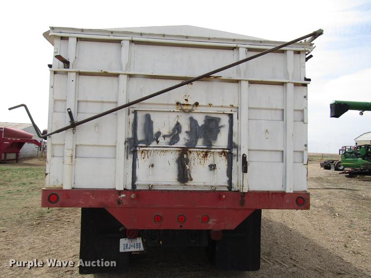 image for item DF7912 1975 International 1700 grain truck