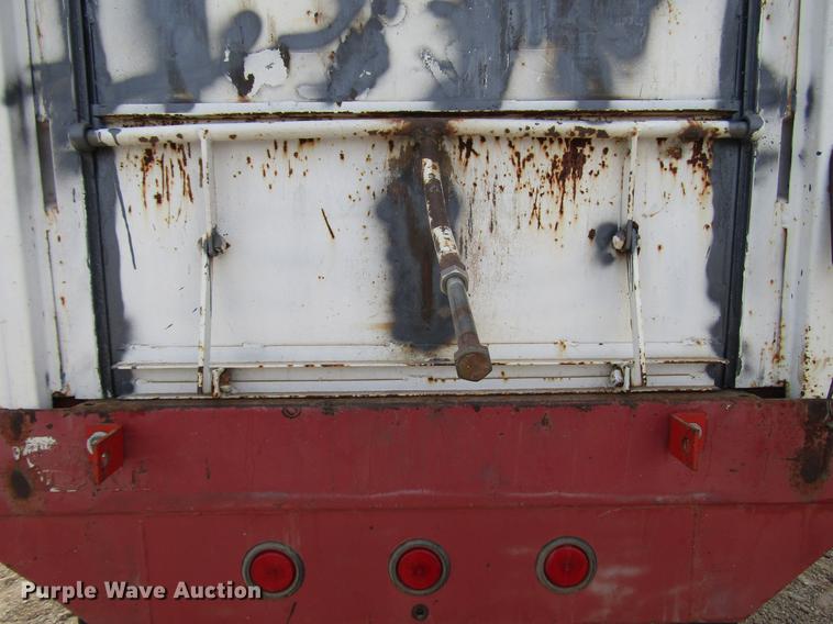 image for item DF7912 1975 International 1700 grain truck