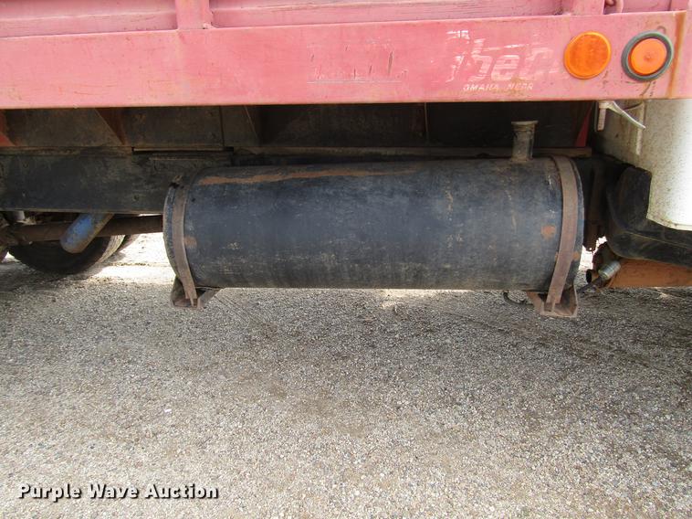 image for item DF7912 1975 International 1700 grain truck