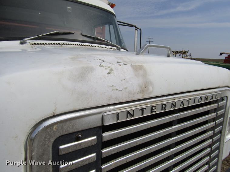 image for item DF7912 1975 International 1700 grain truck
