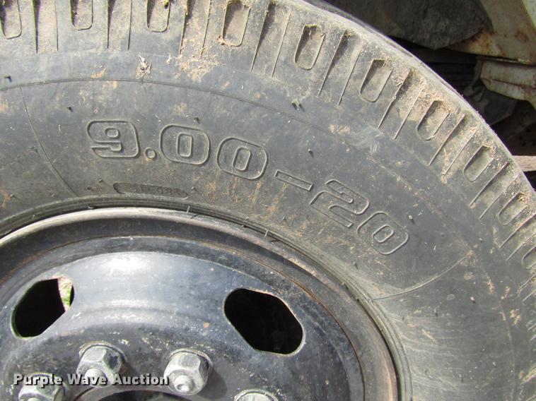 image for item DF7912 1975 International 1700 grain truck