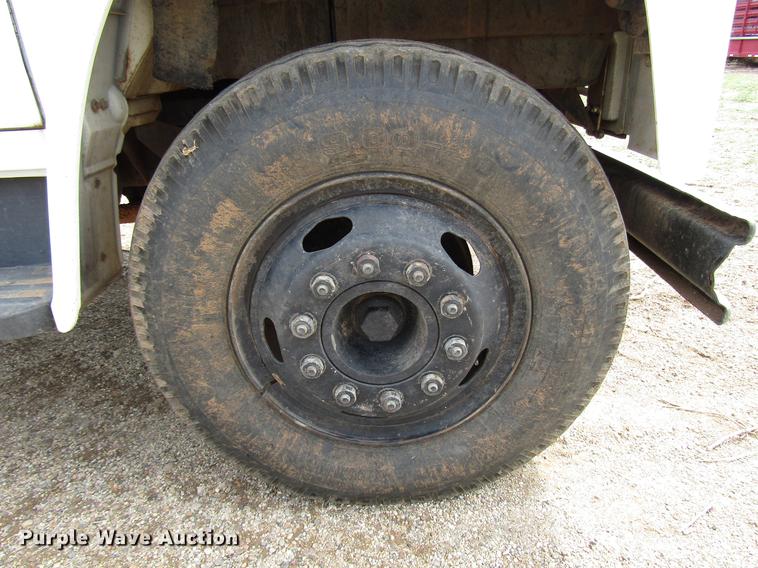 image for item DF7912 1975 International 1700 grain truck