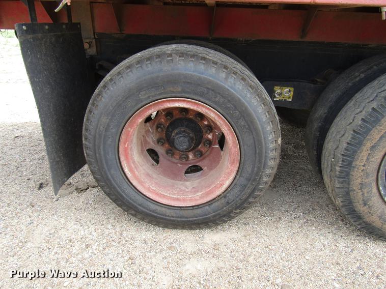 image for item DF7912 1975 International 1700 grain truck