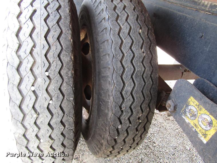 image for item DF7912 1975 International 1700 grain truck