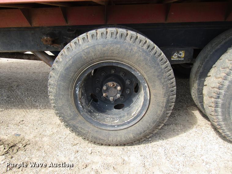 image for item DF7912 1975 International 1700 grain truck