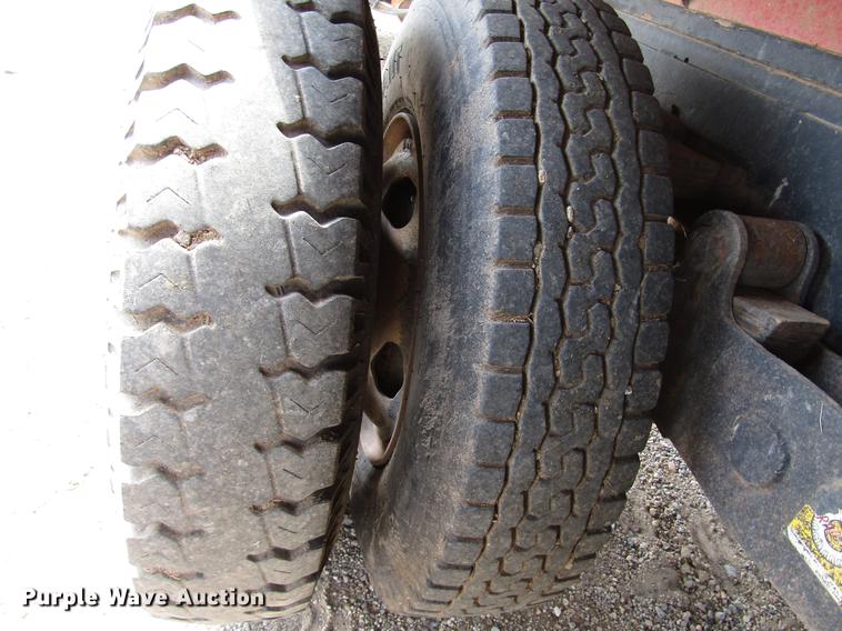 image for item DF7912 1975 International 1700 grain truck