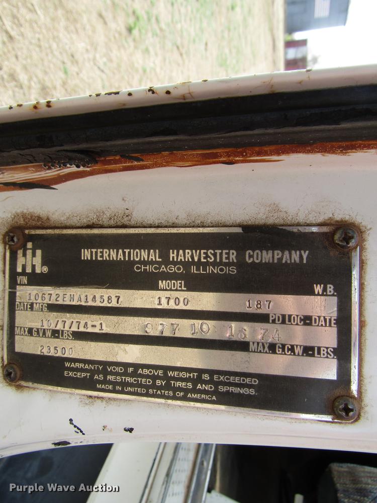 image for item DF7912 1975 International 1700 grain truck