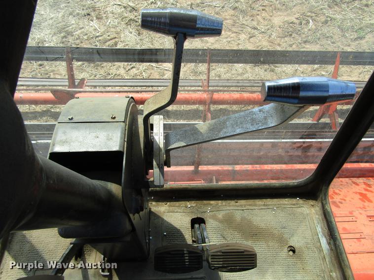 image for item DF7916 1983 Massey-Ferguson 860 combine