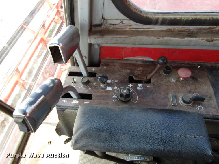 image for item DF7916 1983 Massey-Ferguson 860 combine