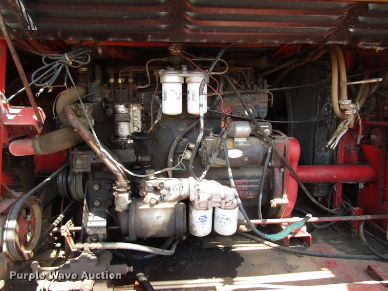 image for item DF7916 1983 Massey-Ferguson 860 combine