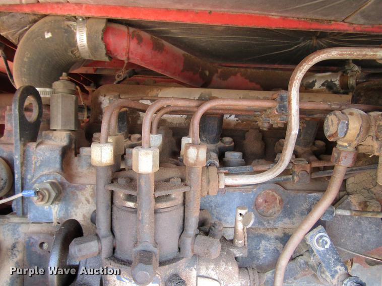 image for item DF7916 1983 Massey-Ferguson 860 combine