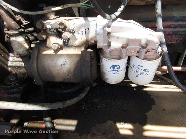 image for item DF7916 1983 Massey-Ferguson 860 combine