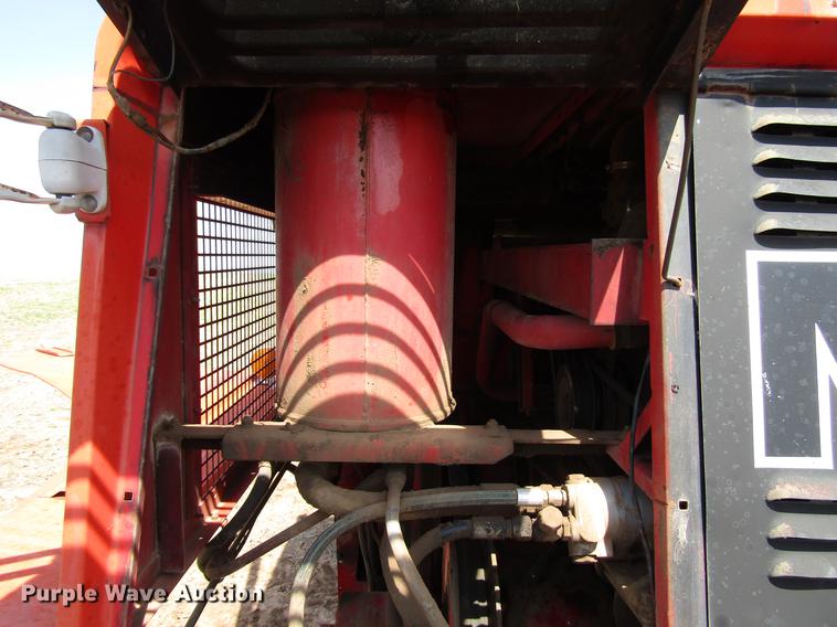 image for item DF7916 1983 Massey-Ferguson 860 combine