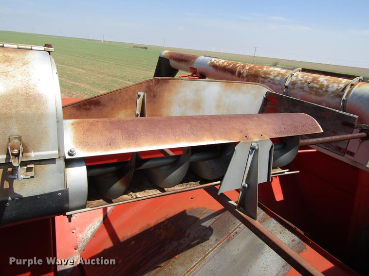 image for item DF7916 1983 Massey-Ferguson 860 combine