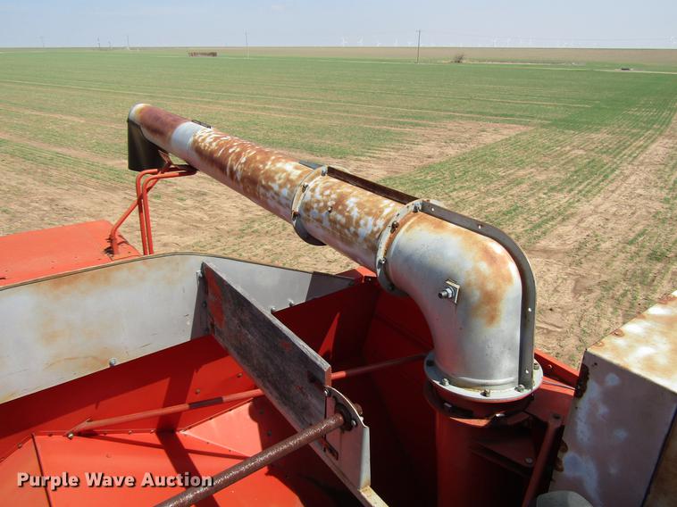 image for item DF7916 1983 Massey-Ferguson 860 combine