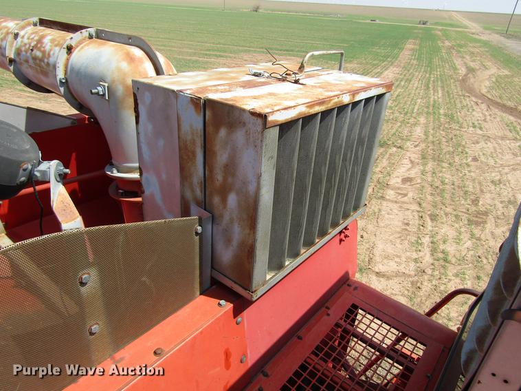 image for item DF7916 1983 Massey-Ferguson 860 combine