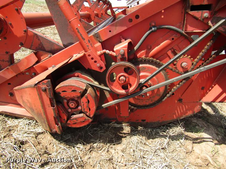image for item DF7916 1983 Massey-Ferguson 860 combine