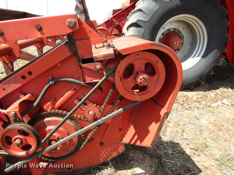 image for item DF7916 1983 Massey-Ferguson 860 combine