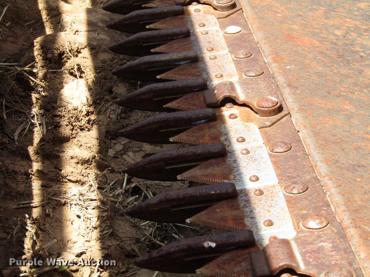 image for item DF7916 1983 Massey-Ferguson 860 combine