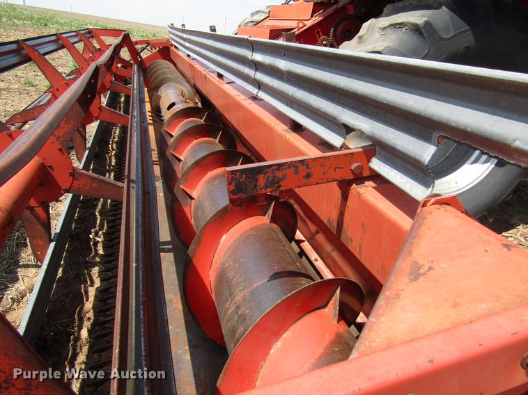 image for item DF7916 1983 Massey-Ferguson 860 combine