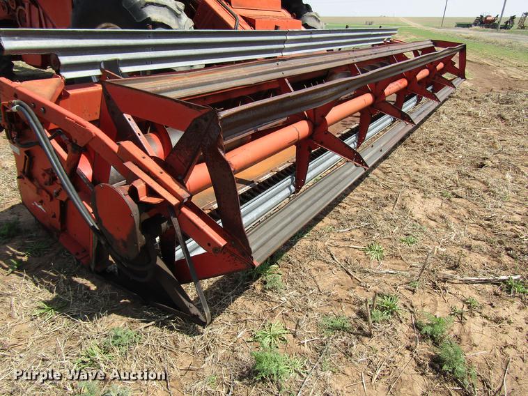 image for item DF7916 1983 Massey-Ferguson 860 combine