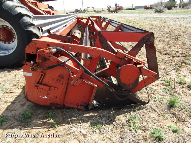 image for item DF7916 1983 Massey-Ferguson 860 combine