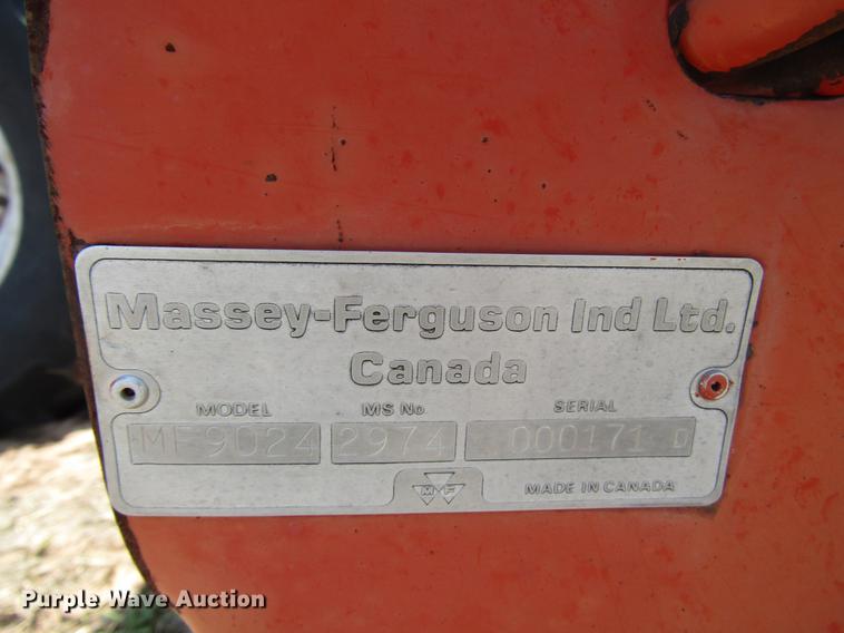 image for item DF7916 1983 Massey-Ferguson 860 combine