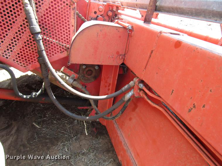 image for item DF7916 1983 Massey-Ferguson 860 combine