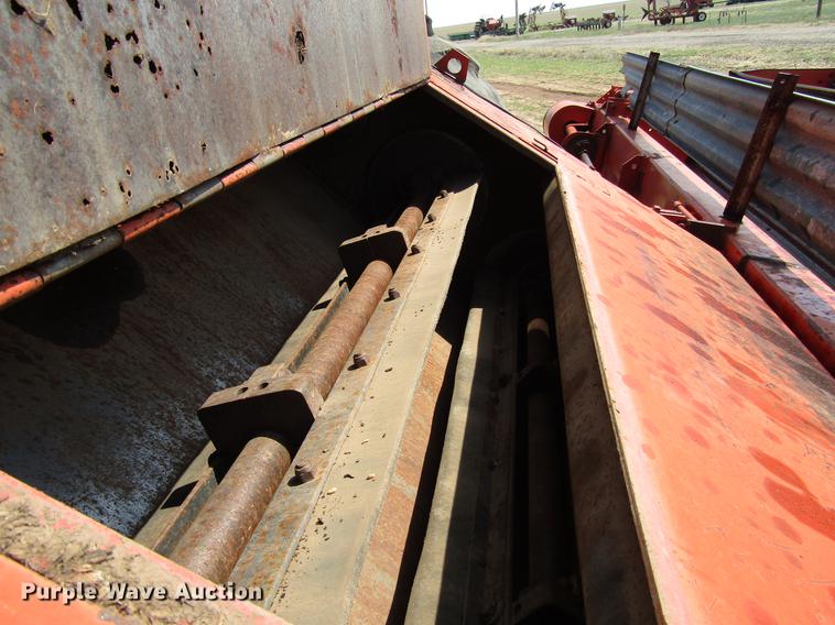 image for item DF7916 1983 Massey-Ferguson 860 combine