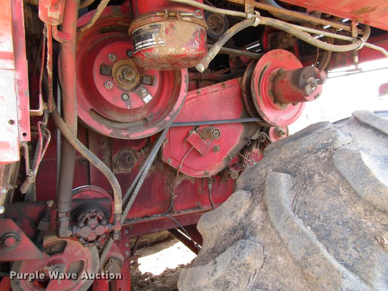 image for item DF7916 1983 Massey-Ferguson 860 combine