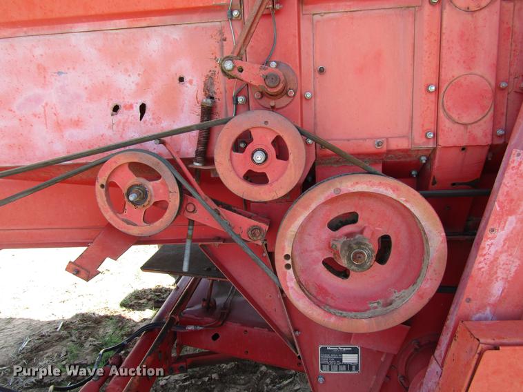 image for item DF7916 1983 Massey-Ferguson 860 combine