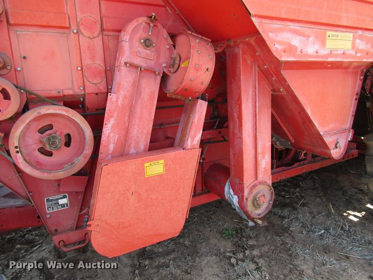 image for item DF7916 1983 Massey-Ferguson 860 combine