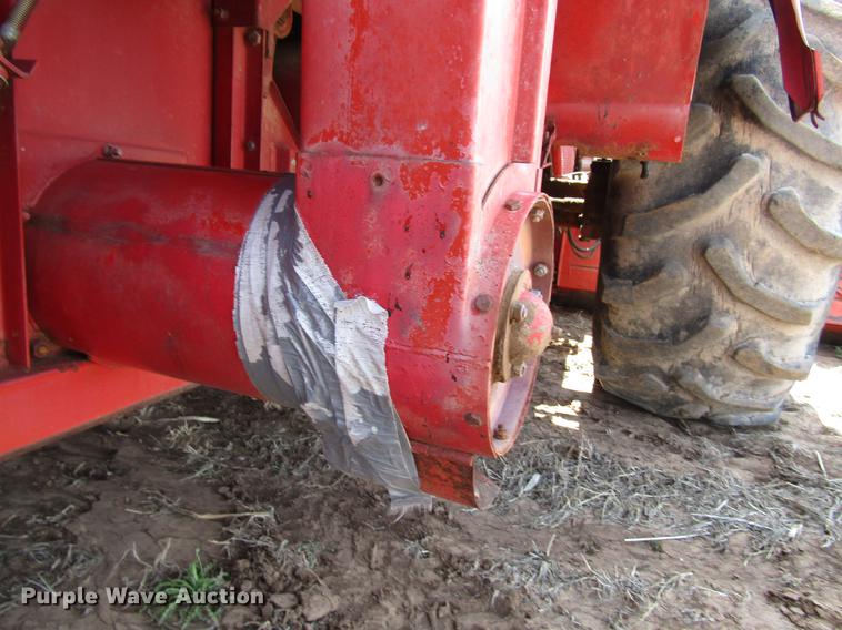 image for item DF7916 1983 Massey-Ferguson 860 combine