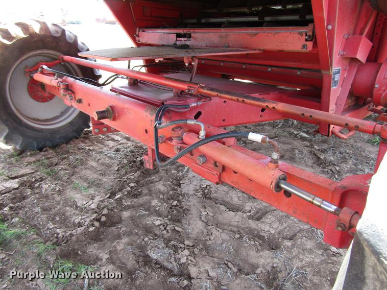 image for item DF7916 1983 Massey-Ferguson 860 combine
