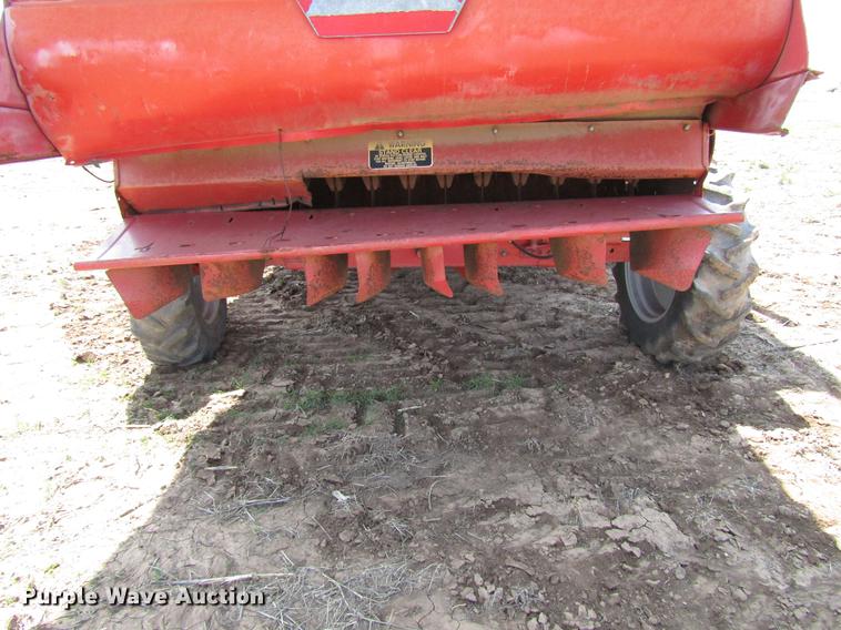 image for item DF7916 1983 Massey-Ferguson 860 combine