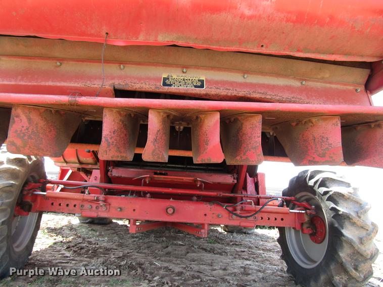 image for item DF7916 1983 Massey-Ferguson 860 combine
