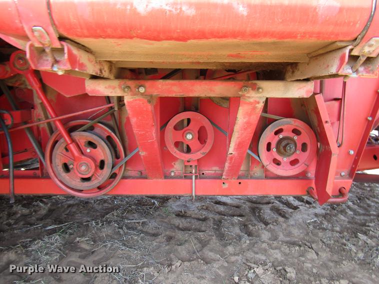 image for item DF7916 1983 Massey-Ferguson 860 combine