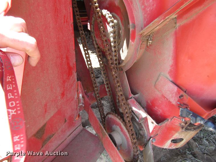 image for item DF7916 1983 Massey-Ferguson 860 combine