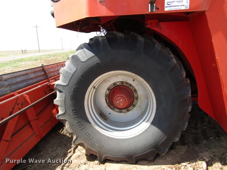 image for item DF7916 1983 Massey-Ferguson 860 combine