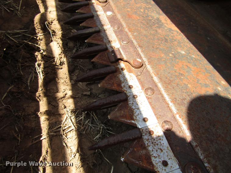 image for item DF7916 1983 Massey-Ferguson 860 combine